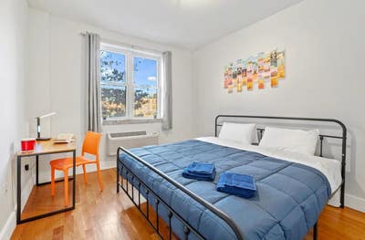King suite + bathroom move-in ready! Main Photo