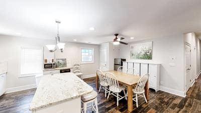 Live in Atlanta, less than a minute walk to bus st Main Photo