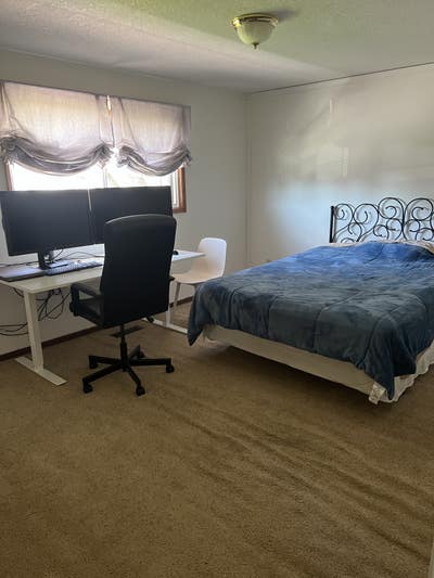 Unfurnished room for rent in Hillsboro Main Photo
