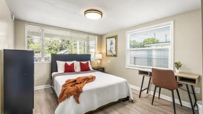 New Modern and Renovated Arlingwood  House – 10 mi Main Photo