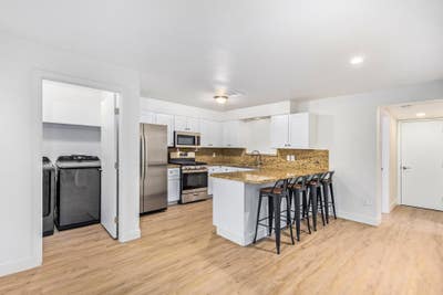 Phoenix House. Homey & comfy Main Photo