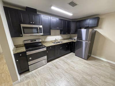Kissimmee House with Workspace. Comfy & newlyrenov Main Photo