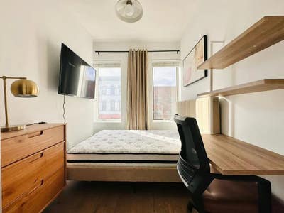 Bushwick, HDTV, Laundry, Rooftop, Gym, 2 Bath #520 Main Photo