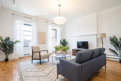 Room in Central Harlem on a flexible lease Main Photo