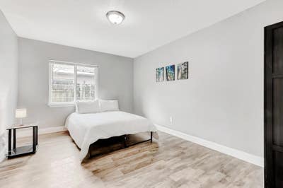  Comfy & Quiet home Near Transit & Shopping 🛏️ Main Photo