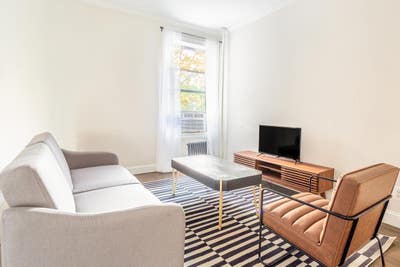 Room in Astoria on a flexible lease Main Photo
