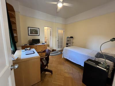 Private Bed/Bath Suite in UWS Luxury Landmark Main Photo