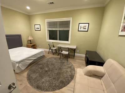 Large Bright Room in a Quiet New Home Main Photo