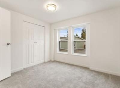 Spare room and bathroom for rent Main Photo