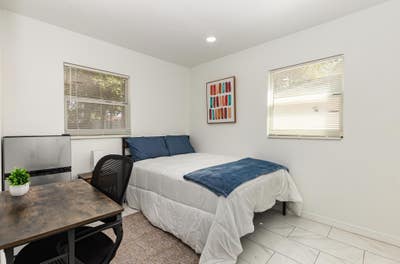 Last Room Available at a High Rated House Modern C Main Photo