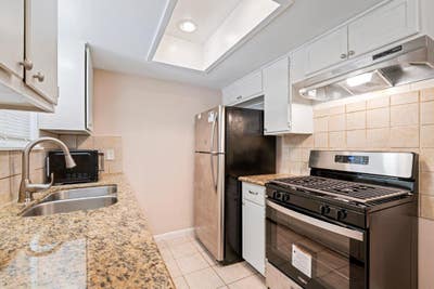 Co‑Living Northside  w only 5 roomies! | Furnished Main Photo