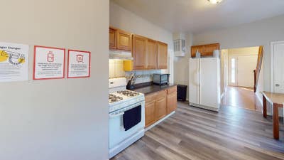 **Charming ― Prime Location Near Loyola** Main Photo