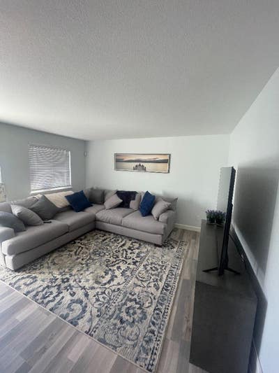 Newly Renovated Private Room in Large Home In Tho Main Photo