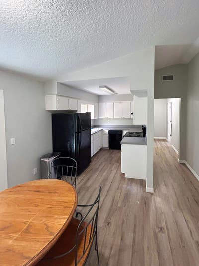 Clermont House with Dining area. Beautiful & newly Main Photo