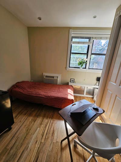 Nice Sunny One Bedroom UES Main Photo
