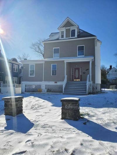 650 Room for Rent (Shared Bath) 3617 Springdale Av Main Photo
