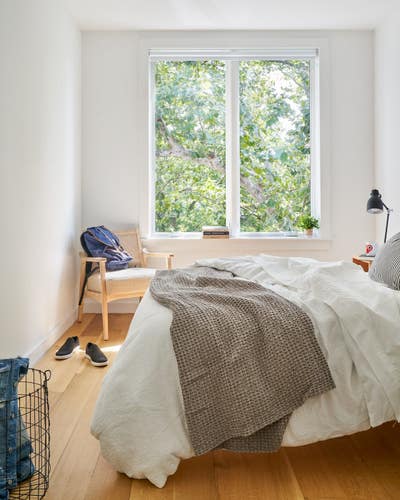 Cozy ROOM at The Apollo House  Main Photo