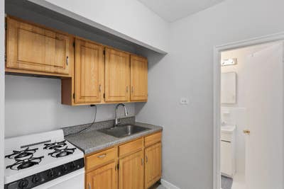 Studio in East Village on a flexible lease Main Photo