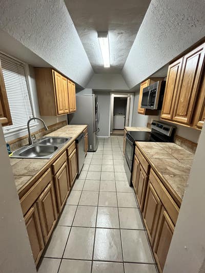 Arlington 4 minutes from Jacksonville University.  Main Photo