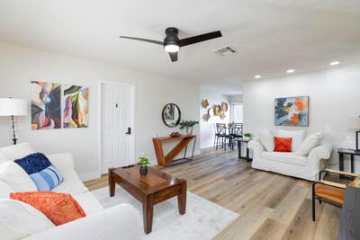 Newlyrenovated & Modern Las Vegas House with Putti Main Photo