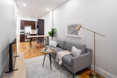 Amazing 4br duplex with backyard in Williamsburg Main Photo