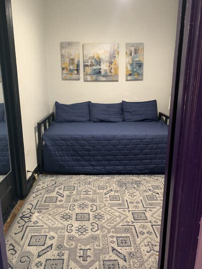 Medium size 9X10X9 bedroom  Main Photo