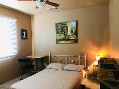 Looking for roommates Main Photo