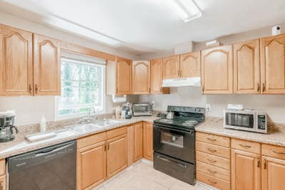  TopTier Home w a Responsive Host  Clean, High Qua Main Photo