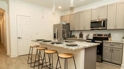 New build & modern Houston duplex with backyard an Main Photo
