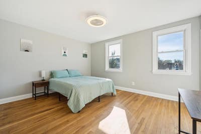 Newlyrenovated & modern Baltimore House with Backy Main Photo