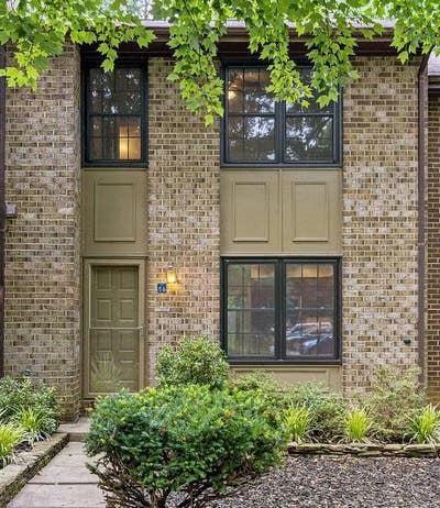 Furnished Room in a Cozy Townhome Main Photo