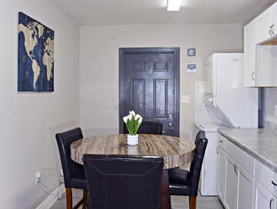 Comfy, convenient and newly renovated Tampa home i Main Photo