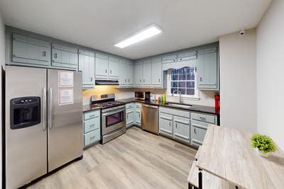 Newly Renovated, spacious Marietta House Super Hig Main Photo