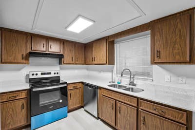 East Orlando Pool Home with Dining area. Newlyreno Main Photo