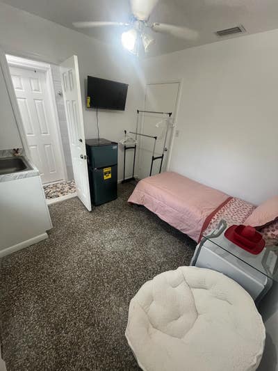 Small, Safe, Quiet, Accommodating  Main Photo