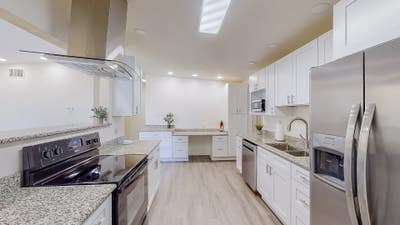  Modern Renovated Home  in Quiet Lakeland  near La Main Photo