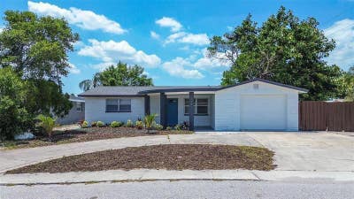 Newlyrenovated & modern Holiday House with Garage Main Photo