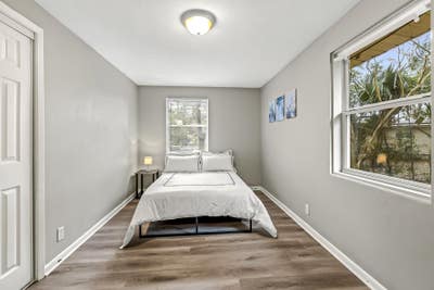 Live in Northside, a 2 minute walk to transit stop Main Photo