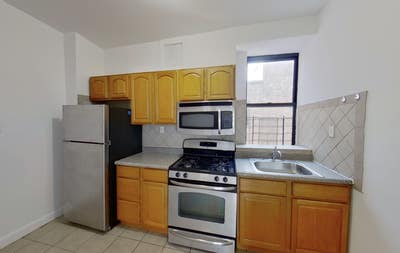 2 Rooms College City- 5Br /1 Ba- W&D - No Fee  Main Photo