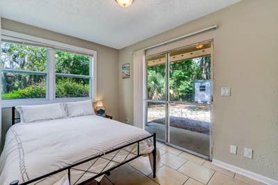  Incredible Property, Caring Hosts, Spacious Rooms Main Photo