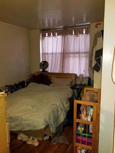  Seeking  Short  term  roommate Main Photo