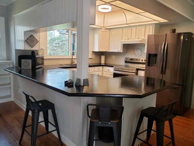 Beautiful new BR shares a new bath in a renovated Main Photo