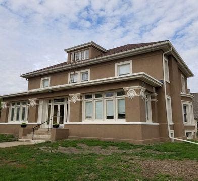 1Bedroom Furnished Apartment in Historic Home Main Photo