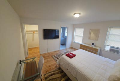 Furnished Master Bedroom For Weekly Short Lease Main Photo