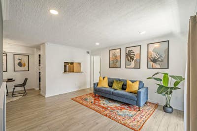 🛀 Your Private Oasis: Room w EnSuite Bath near Do Main Photo