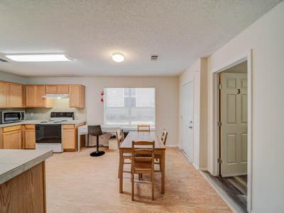 🥇Desirable location🥇In a quiet low traffic stree Main Photo