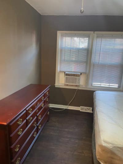 1 minute to Ashby Train. Monthly 800 or weekly $1 Main Photo