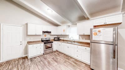 College Park Home, a 10 minute walk to bus stop Ol Main Photo