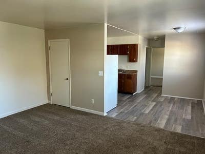 RenovatedCleanand Quiet Living in a Great Neighbor Main Photo