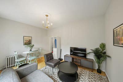 Room in Hamilton Heights on a flexible lease Main Photo